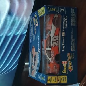 Revell profinish Tony Stewart model 1:24 scale 1999